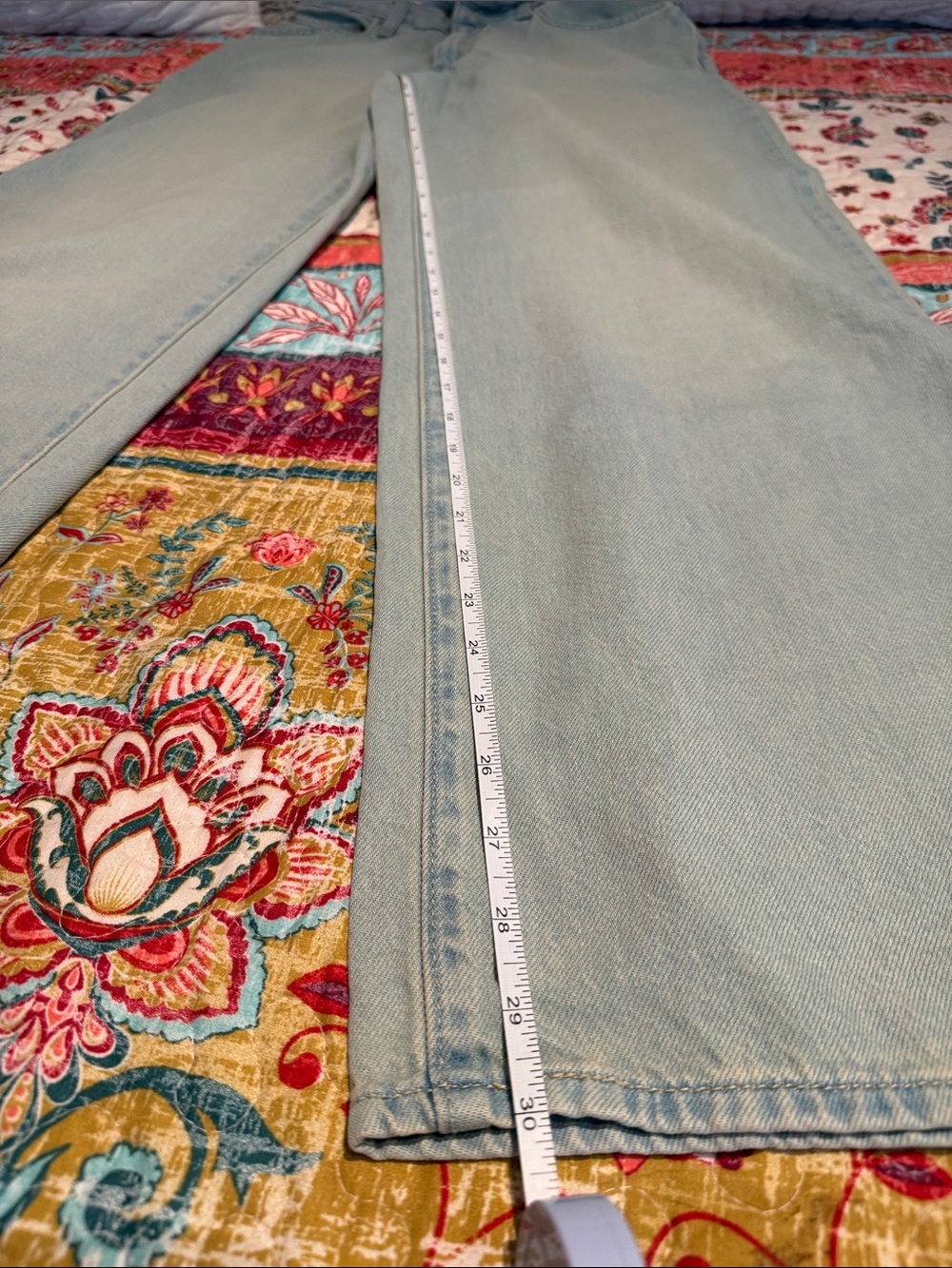 Levi’s Light Wash Wide-Leg Women’s Jeans - Cinch Baggy (28) - Picture 5 of 6
